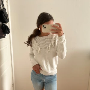 Vit tröja - Snygg vit tjocktröja. Storlek Xs-S 