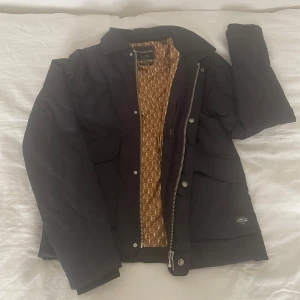 Scotch & Soda Jacka  S - Vinterjacka i fint skick. Endast använd vid enstaka tillfälle. 