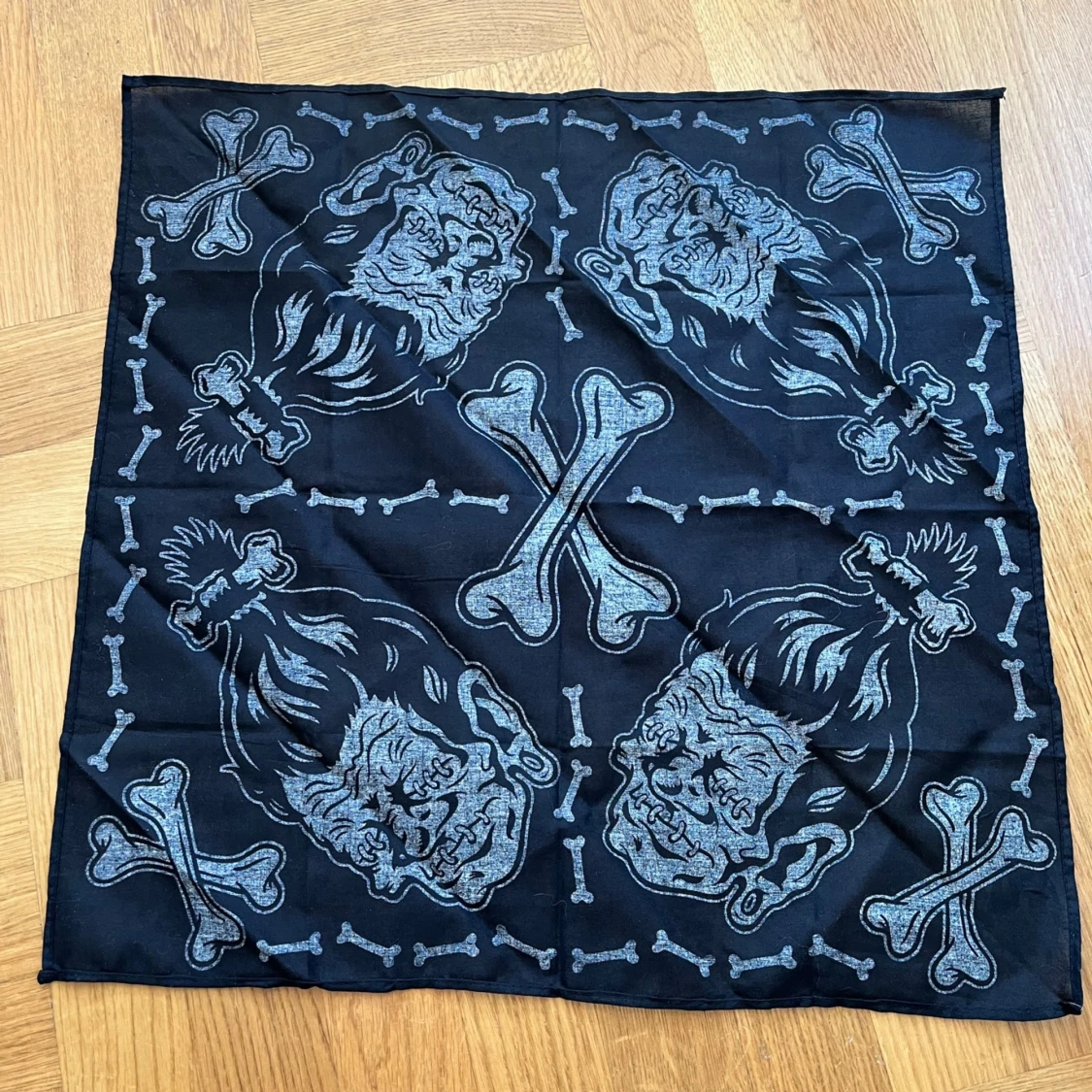 Bandana skull avrunnen grad voodoo rockabilly raggare psychobilly goth snusnäsduk  - 90