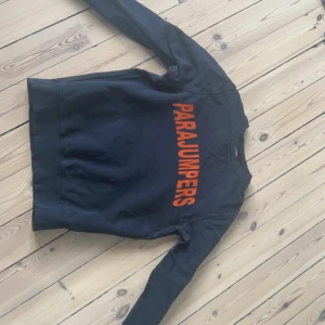 Parajumper tjocktröja - Parajumper tjocktröja i storlek XS. Använd få gånger.  Bättre pris vid snabb affär