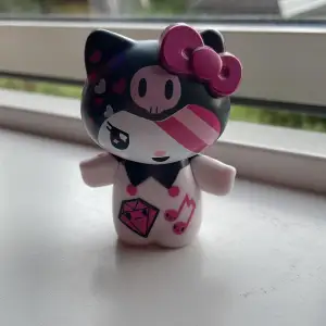 Kuromi figur, collaboration med tokidoki, som ny