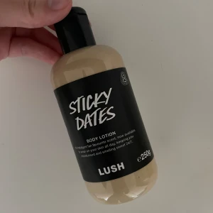 Lush sticky dates , helt full - 🧁🧁