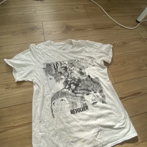 Beatles Revolver t-shirt - Schysst Beatles tröja, använd i gott skick.