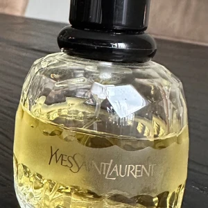 Parfym  - En underbar EDT från YSL PARIS. Mer än hälften kvar.  Nypris ca 1000kr 