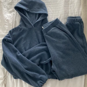 PULL&BEAR mjukis set  - Mjukis set från pull&bear i storlek M men fungerar som S. Nyskick, säljer för 150kr✨