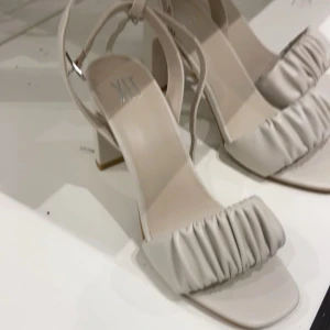 Klackskor - Använda en gång på balen! Inget fel alls på dom💖