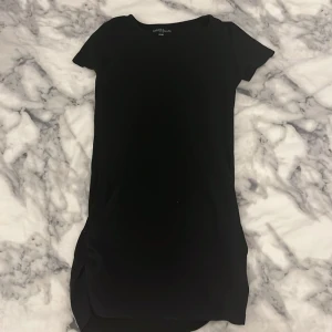 Klänning  - För liten💗 du står för frakten själv💗