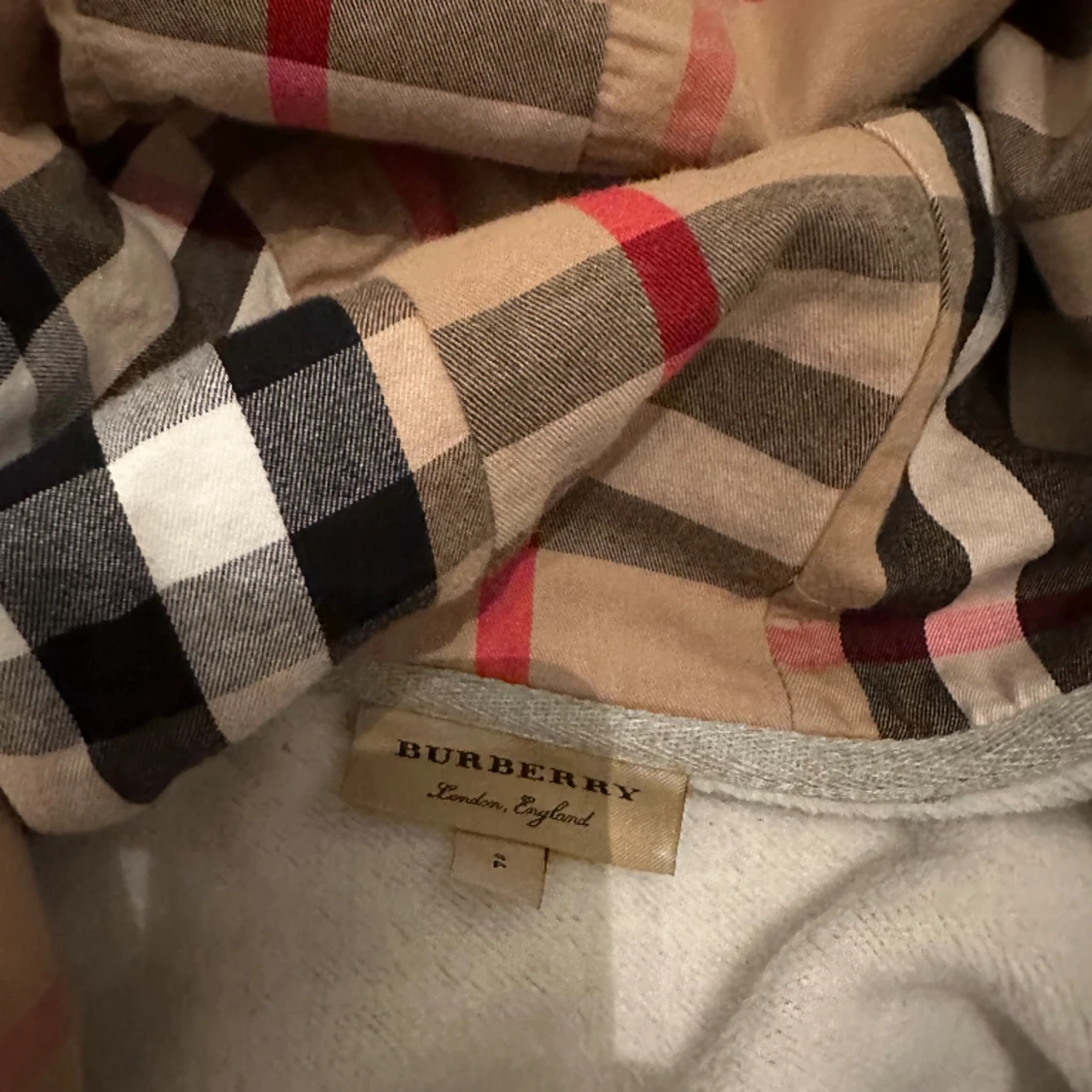 Burbbery zip (grå)  - 91