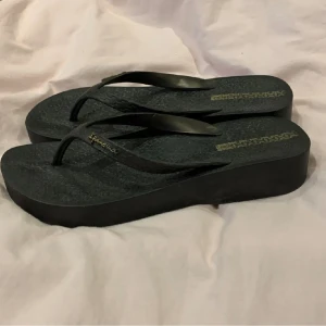 Flip flops - Flip flops med lite högre sula☀️storlek 39