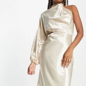 Balklänning - Använd 1 gång, i fint skick ❤️