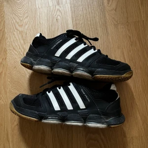 Adidas team Spezial  - Adidas team Spezial i storlek 38🌟 så sköna och en unik variant av den populära modellen special🤙