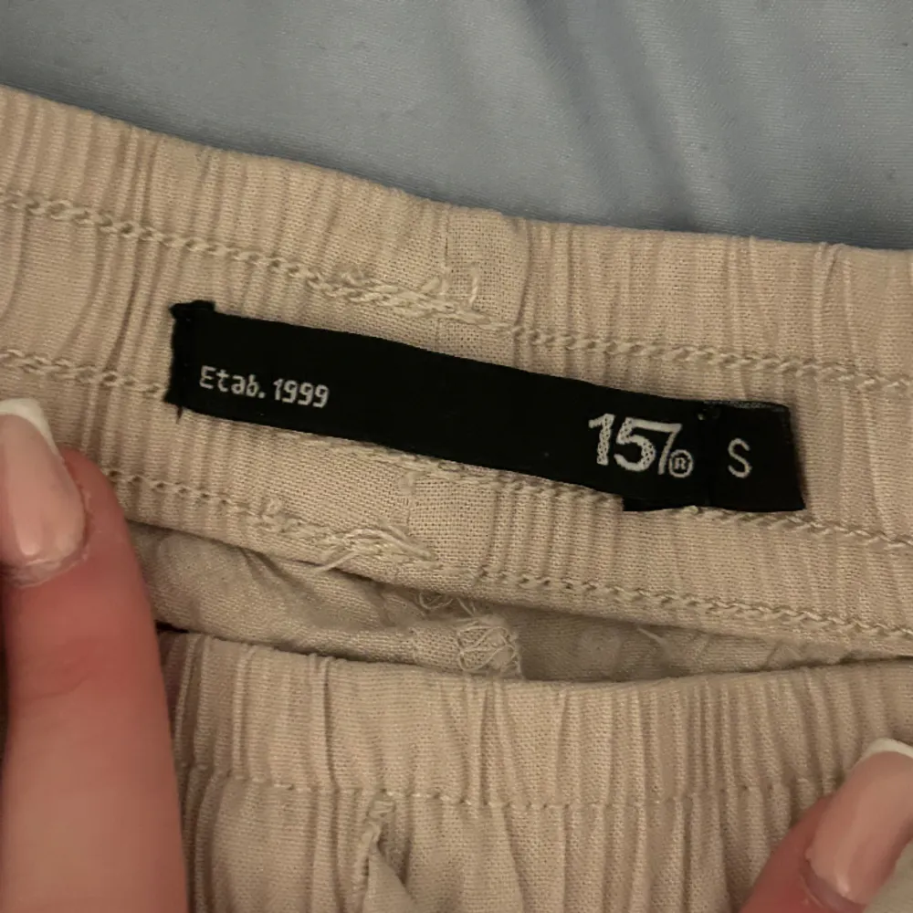 Säljer nu mina gamla linne byxor från lager 157 i storlek S eftersom jag har köpt ett nytt par och dom kommer inte längre till användning:) använda några få gånger under förra sommaren . Jeans & Byxor.