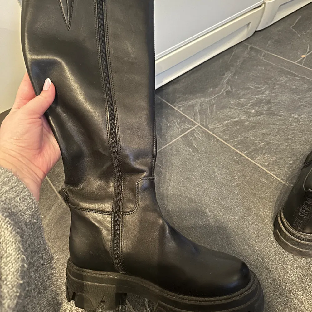 Steve madden boots i modellen mana boot. Nypris: 2299kr. Skor.