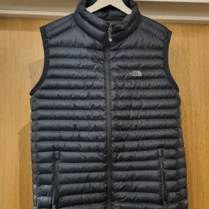 North face väst - North face väst Bara använd få tal gånger Mycket bra skick Stl M