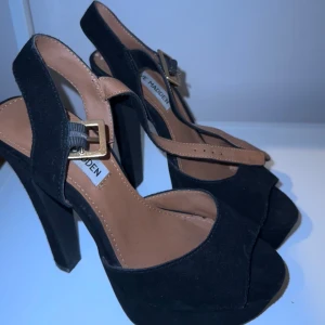 Steve Madden klackskor  - Steve Madden klackskor i fint skick. Storlek 36 