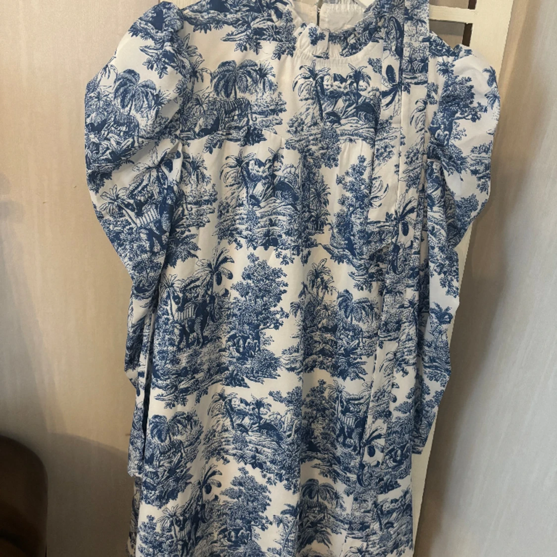 Toile de jouy klänning ny med skärp - 90