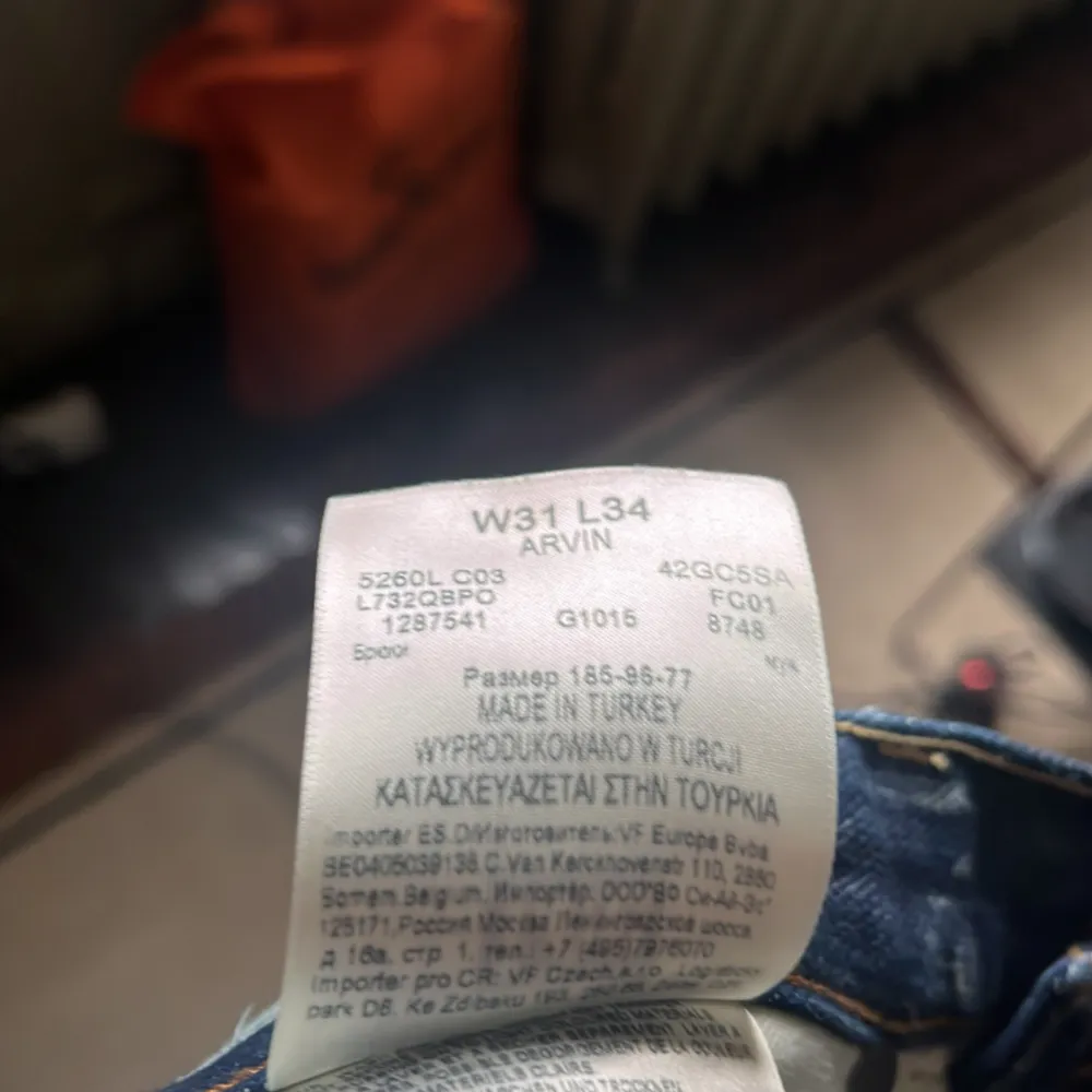 Ett par schyssta jeans från lee i modellen Arvin (Slim fit) och storlek 31 W/34 L. Hör av er för fler bilder och priset är inte hugget i sten. . Jeans & Byxor.