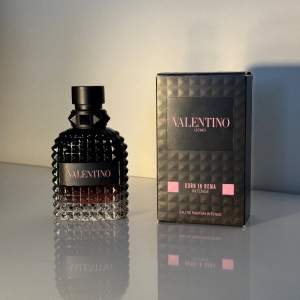 Valentino Born In Roma Uomo Intense  50ml lite mer än hälften kvar, skulle gissa på ungefär 27-30 ml kvar 