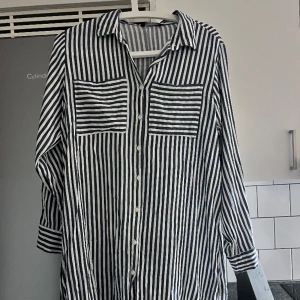 Stilig Skjortklänning  - Knappt använd,i fin skick.