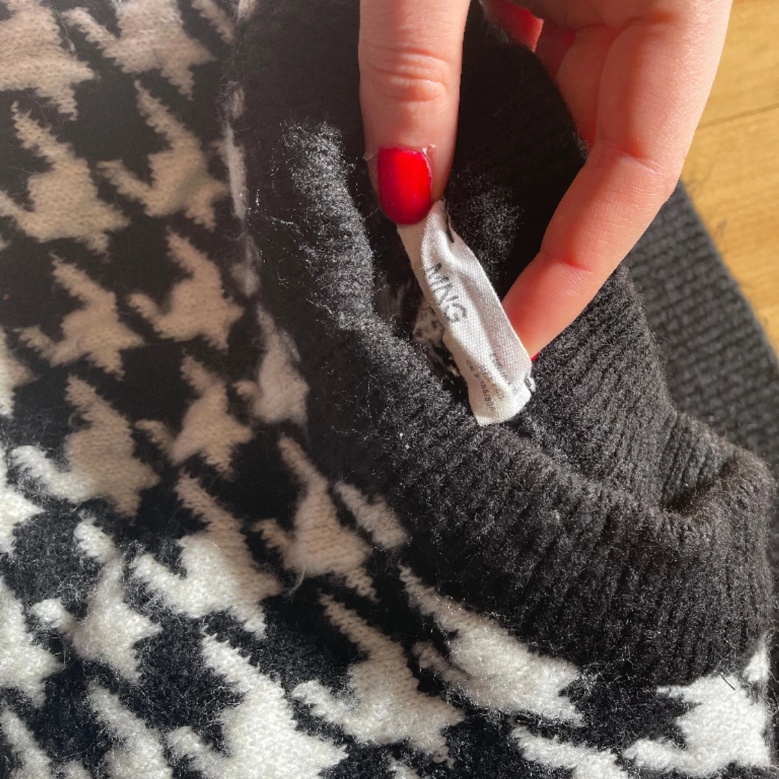 Svartvit tjocktröja Mango  - 90