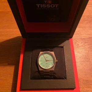 Tissot PRX - Tissot PRX 40 mm säljs i mycket fint skick  Klockan kommer i orignallåda samt med originalhandlingar