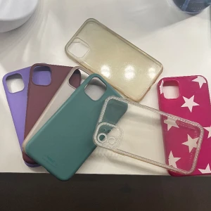 iPhone 11 skal - Säljer 7st iPhone 11 skal❤️, de som är på bild 2 har runda kanter och de på bild 3 har kantiga kanter men är gjorda för iPhone 11 så de passar också perfekt❤️25kr per mobilskal, alla för 120kr❤️ kontakta för mer info❤️tryck ej på köp nu