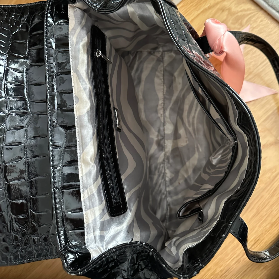 Guess handväska  - 90