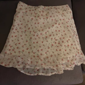 Kjol - Storlek: M Aldrig använd