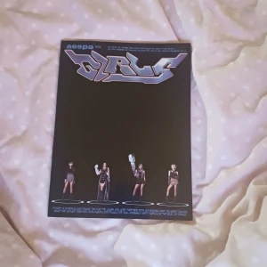 Aespa 'Girls' album Kwangya VER. - Aespa 'Girls' album Kwangya VER.  Allt som visas i andra bilden ingår. :) Skriv gärna om du har någon fråga!!  Accepterar inte returer‼️🚫  Fraktar inom hela EU! Aespa Ningning Giselle Winter Karina kpop album aespa album korean
