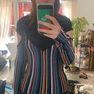 Long sleeved multicolored, pointed out where the v line is as im wearing a black shirt under. Arms are attached on the underside. My under shirt doesnt include in the package. Shirts armpit space is damaged, small hole on each side. Can be sewn.