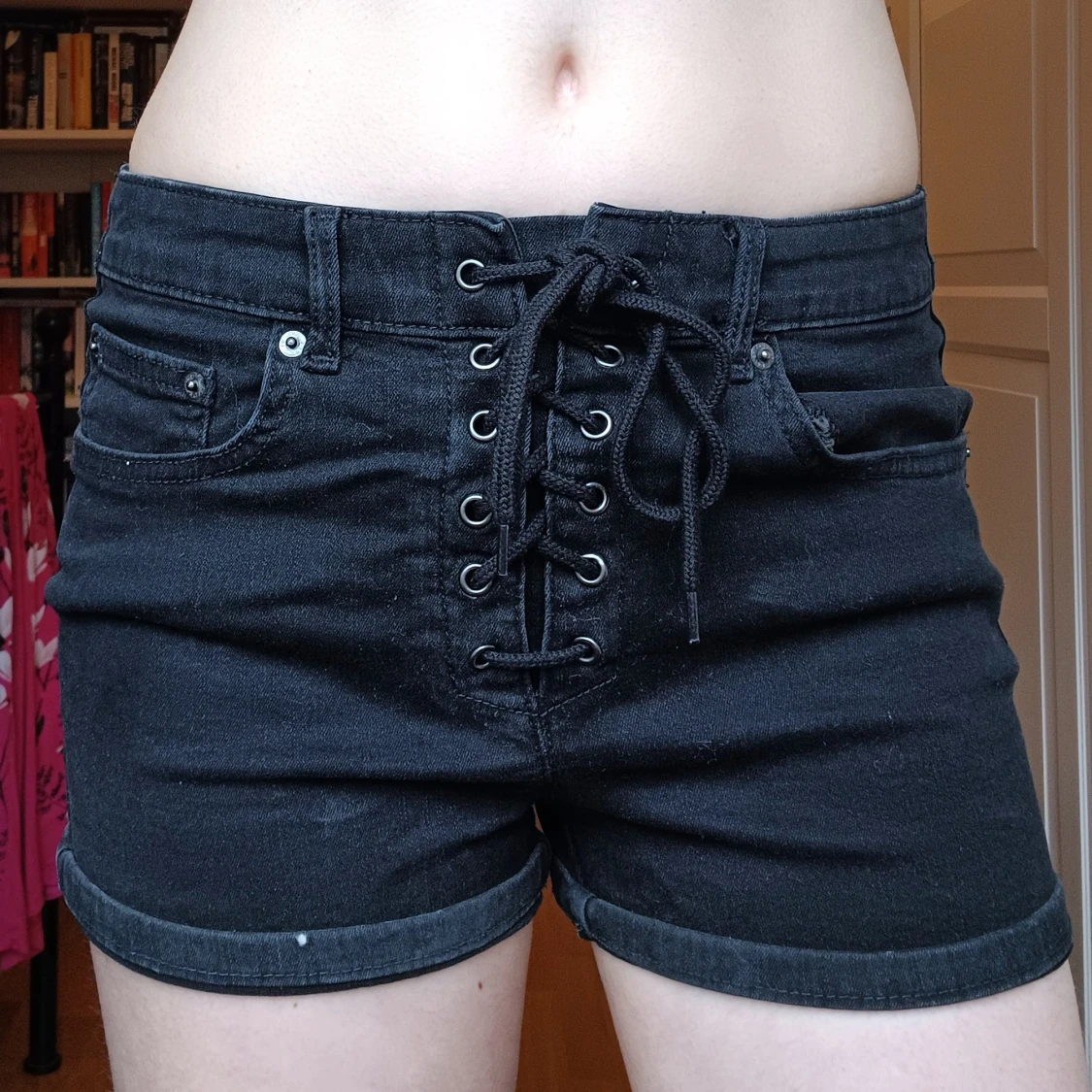 Svarta jeansshorts med band