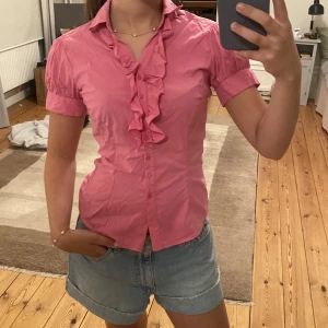 Söt rosa blus/topp - Bra skick. Så härlig färg