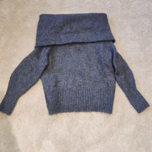 Offshoulder tröja - Offshoulder tröja från h&m i fint skick, som ny. 