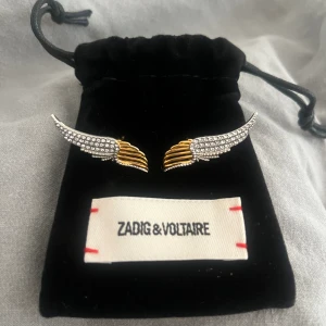 Zadig & Voltaire örhängen  - Aldrig använda