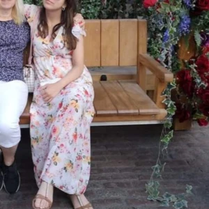 Blommig långklänning  - Jättefin somrig långklänning, i bra skick! 