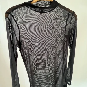 Svart mesh top - Snygg mesh topp från Åhléns med bra kvalitet. Ej använd.