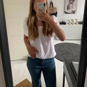 Jeans - Jeans ifrån zara som jag säljer då de inte passar mig längre, använt flera gånger men fortfarande i bra skick!🩷🩷🩷