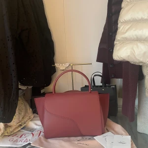 ATP väska❤️ - Jätte snygg ATP väska köpt på NK i Göteborg i Januari. Knappt använd med inga defekter! Dustbag och lappar tillkommer❤️Kan kanske tänka mig att gå ner i pris.