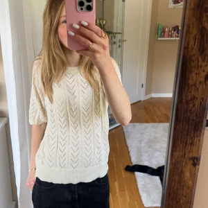 Blus  - Super fin blus/t-shirt från vila❤️stolek xs men skulle säga att den passar både xs och s. Nästan aldrig använd, inga defekter. 