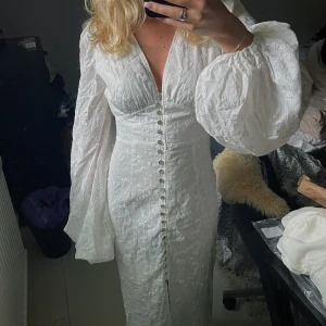 ADOORE KLÄNNING - Adoree klänning med lappar kvar, inga deffekter.