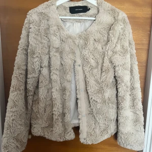 Fuskpäls jacka - Använd 1 gång, ganska tunn