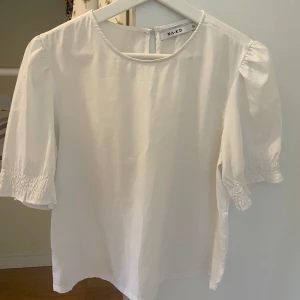 Blus - Jättefin blus från Nakd som inte kommer till användning längre.