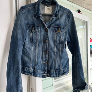 Jeansjacka  - Supersnygg och sparsamt använd