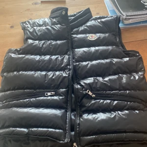 Moncler  -  Har ingen användning av den använd tio gånger säljer nypris 3799 säljer den för 2000 snabba Affärer 