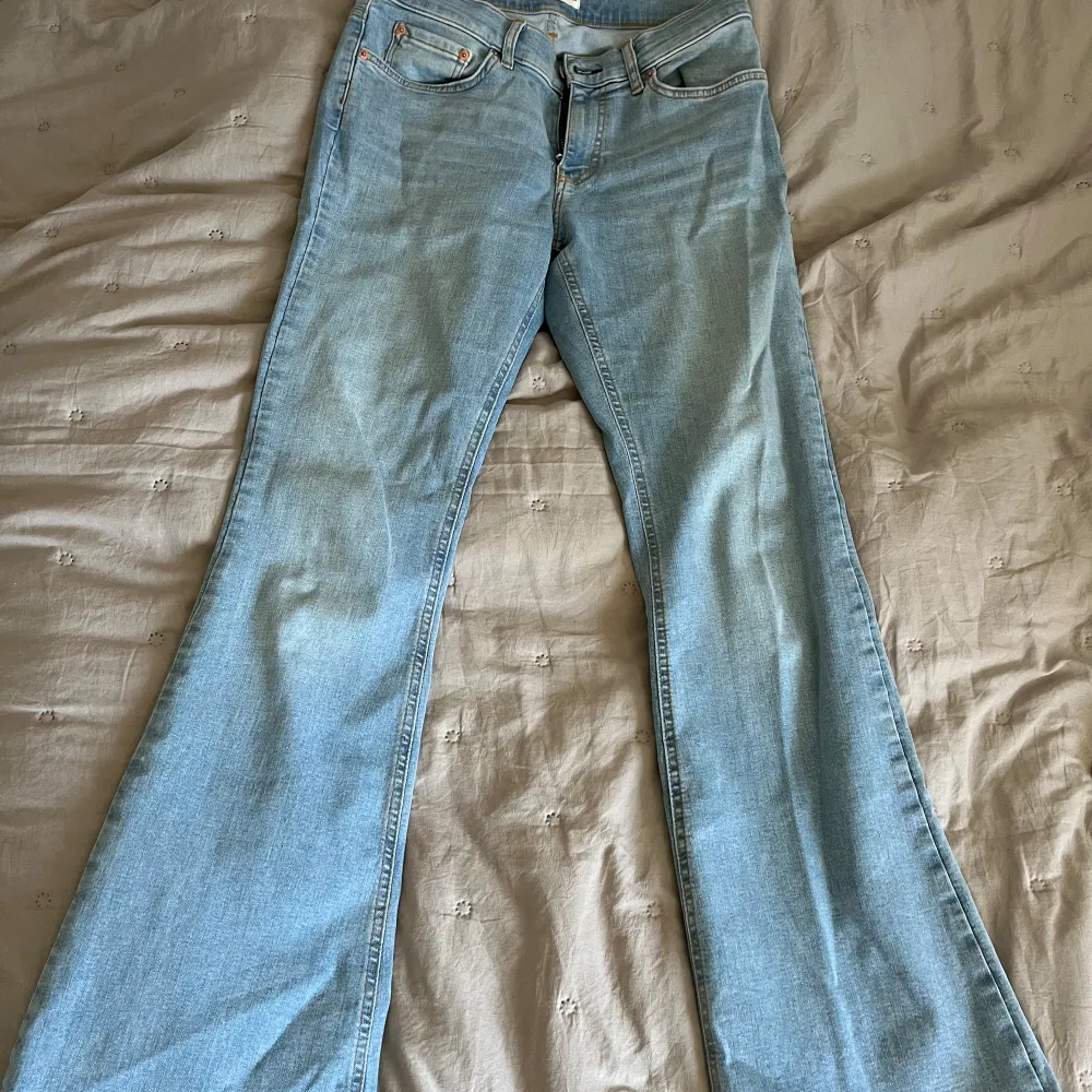 Använt några gånger, dem är väldigt sköna och bekväma i materialet, super fin passform och väldigt stretchiga i materialet . Jeans & Byxor.