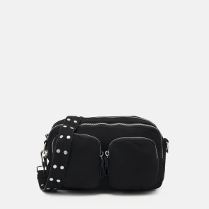 Väska från Ginatricot - Använd Max 2 gånger, säljer för den inte kommer till någon användning💕 kom privat för mer bilder 🫶🏻🫶🏻