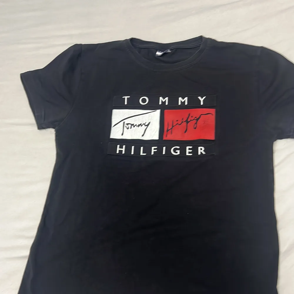 Säljer min Tommy T-shirt S. T-shirts.
