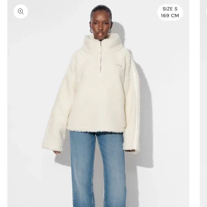  LXA  - Intressekoll angående HALF ZIP TEDDY - OFF WHITE från LXA