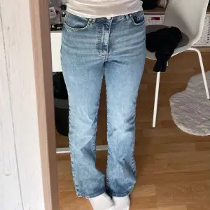 Blåa bootcut jeans från Cubus i storlek S/36