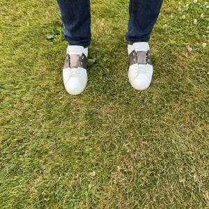 Valentinos  - Bra skick, har mycket kvar att ge. Hör av er vid frågor eller funderingar. Kan tänka mig gå ner i pris vid snabb affär. 